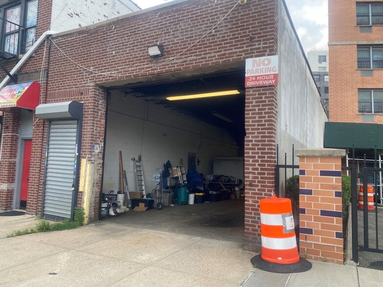 1162 E Tremont Ave, Bronx, NY for lease - Interior Photo - Image 2 of 6