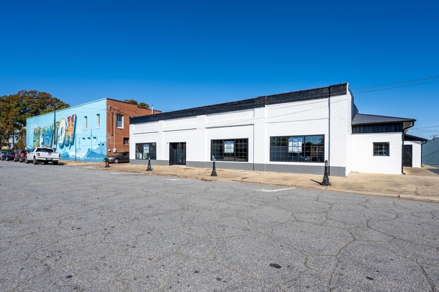 110 E A St, Newton, NC for sale - Building Photo - Image 3 of 21