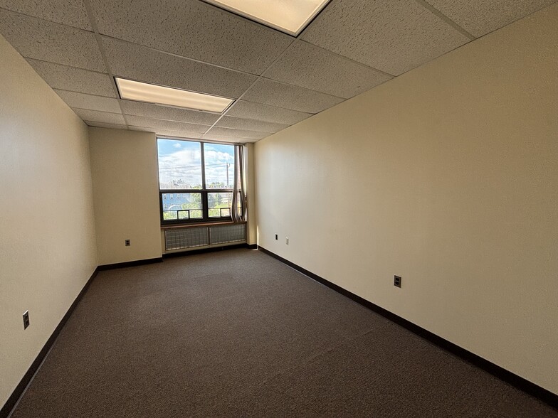 40 Winter St, Rochester, NH for lease - Building Photo - Image 3 of 9