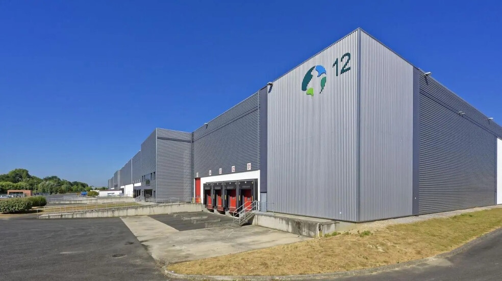 Office in Mitry-Mory for lease - Building Photo - Image 2 of 11