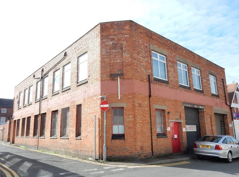 31 The Leys, Evesham for lease - Building Photo - Image 2 of 10