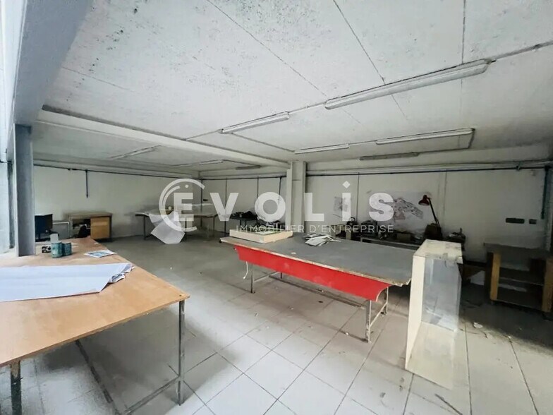 Flex in Saint-Thibault-des-Vignes for sale - Interior Photo - Image 3 of 9