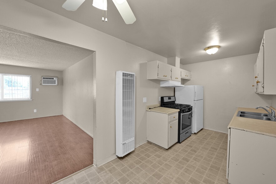 4549 Ashcroft Ave, Sacramento, CA for sale - Building Photo - Image 3 of 15