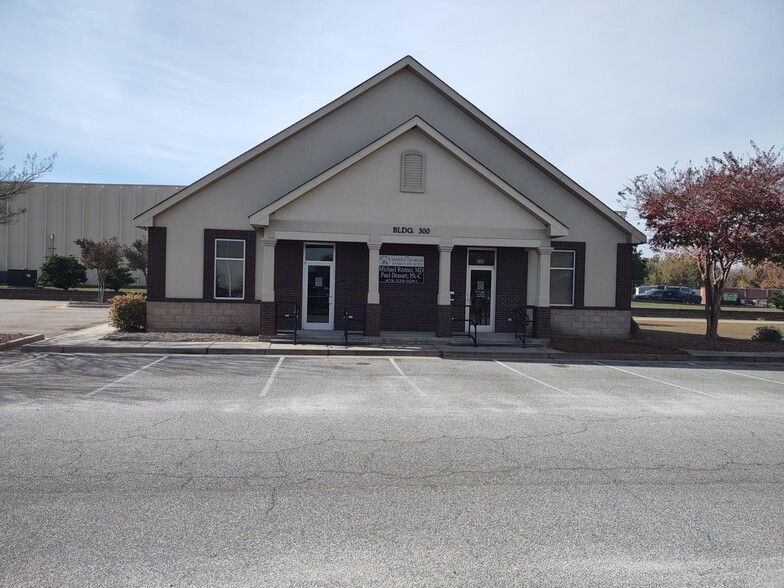 140 Osigian Blvd, Warner Robins, GA for lease - Building Photo - Image 1 of 2