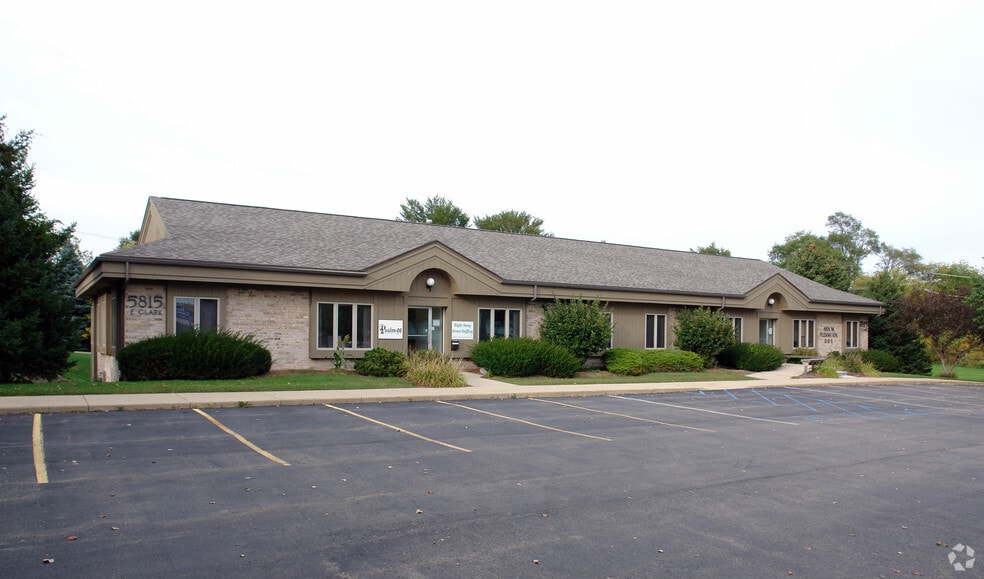 5815 Clark Rd, Bath, MI for lease - Primary Photo - Image 1 of 2