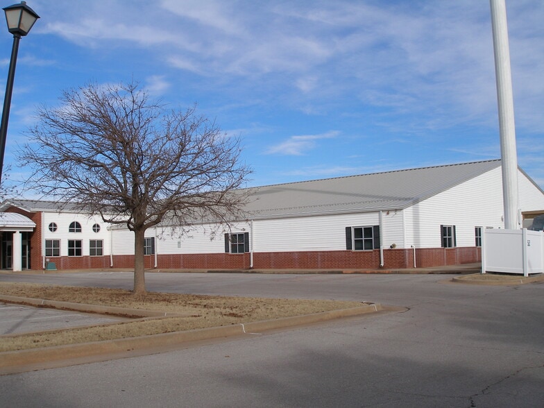 15500 Jeffersons Garden Ave, Edmond, OK for sale - Building Photo - Image 3 of 6