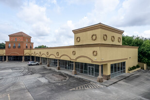 Las Palmas Plaza - Parking Garage