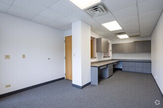 150 W Half Day Rd, Buffalo Grove, IL for lease Interior Photo- Image 2 of 3