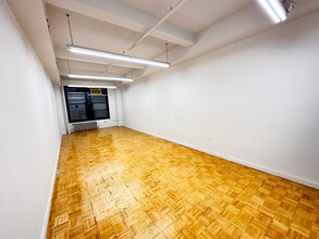 147 W 35th St, New York, NY for lease Interior Photo- Image 2 of 6