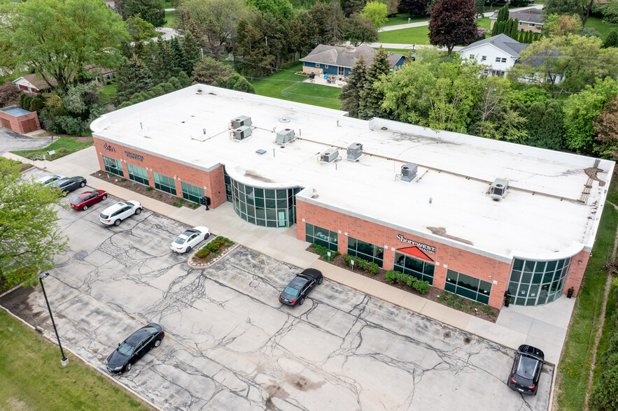 21675 E Moreland Blvd, Waukesha, WI for lease - Building Photo - Image 2 of 7