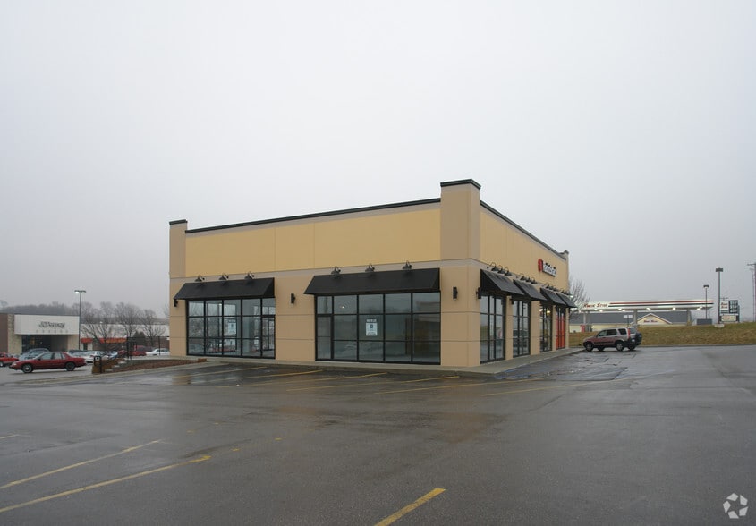 2500 S Center St, Marshalltown, IA for lease - Building Photo - Image 3 of 5