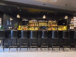 464 Onderdonk Ave, Flushing, NY for lease Interior Photo- Image 1 of 27