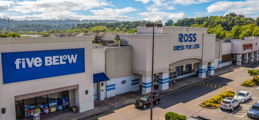 1919-2009 N Eastman Rd, Kingsport, TN for lease - Building Photo - Image 2 of 19