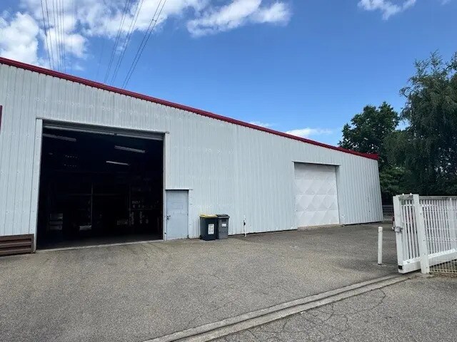 Industrial in Saint-Étienne for lease Building Photo- Image 1 of 8
