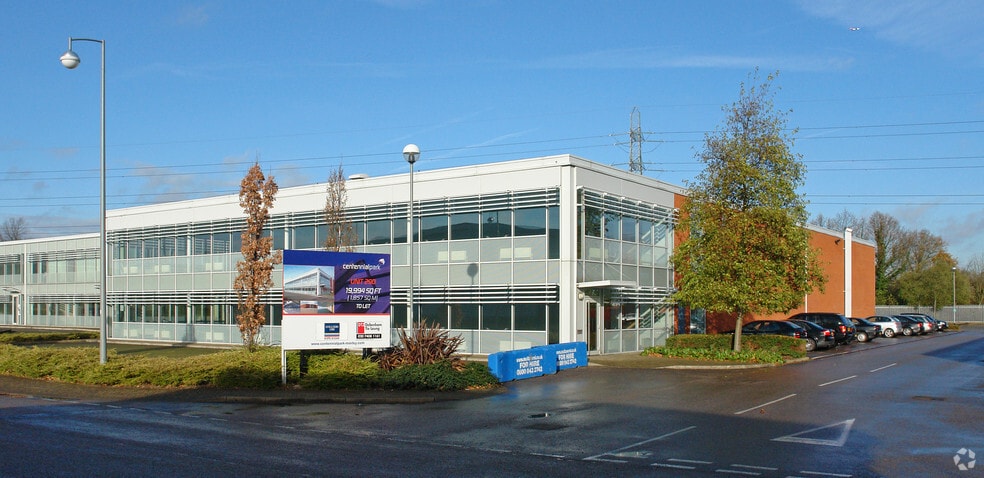 Centennial Av, Elstree for sale - Primary Photo - Image 1 of 1