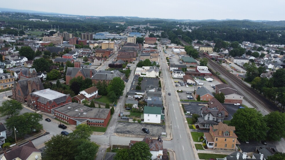 438 Depot St, Latrobe, PA for lease - Building Photo - Image 2 of 15