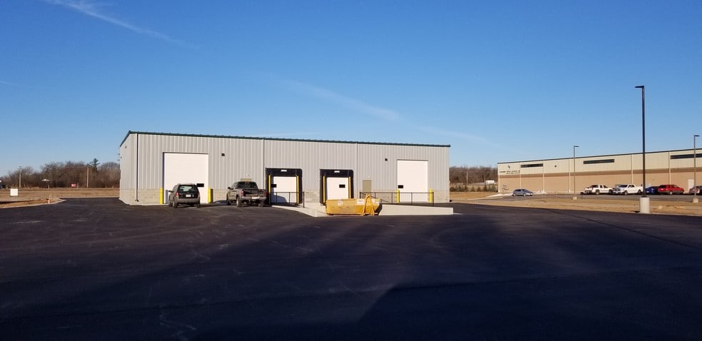 1898 Technology Dr, Appleton, WI for lease - Building Photo - Image 2 of 11