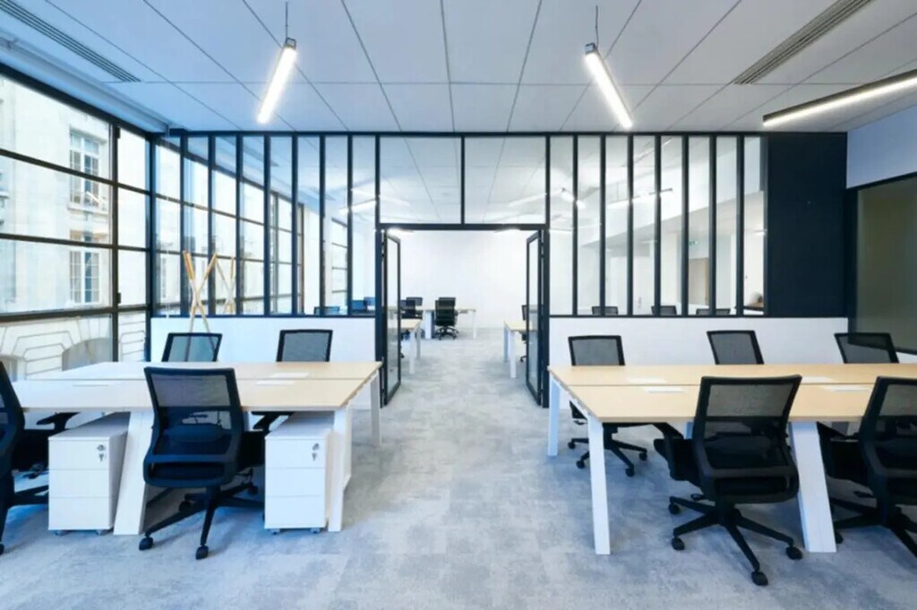 Location Bureaux 843 m² - Photo 1