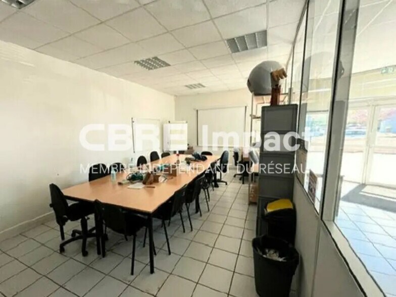 Flex in Ahuy for lease - Interior Photo - Image 3 of 7
