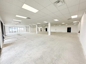 9323 Perrin Beitel Rd, San Antonio, TX for lease Interior Photo- Image 1 of 8