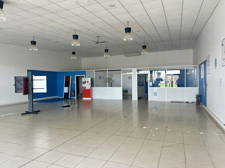 Retail in Balma for lease - Interior Photo - Image 2 of 4