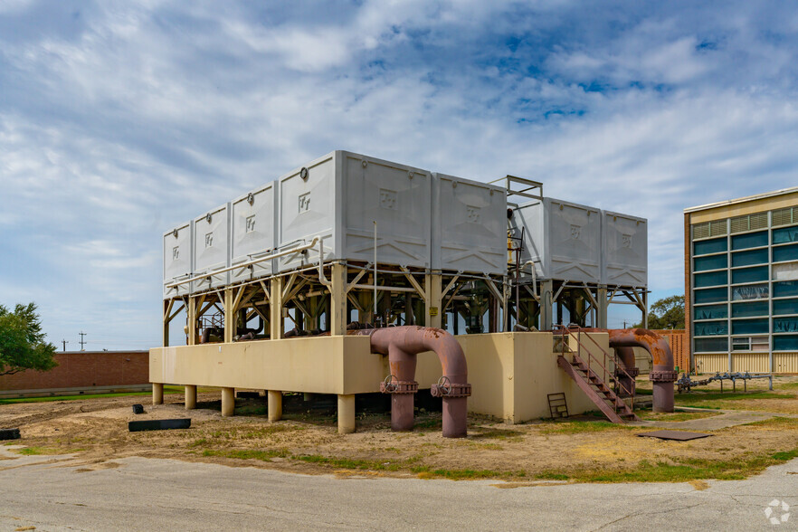 2410 Gillingham Dr, San Antonio, TX for sale - Building Photo - Image 3 of 6