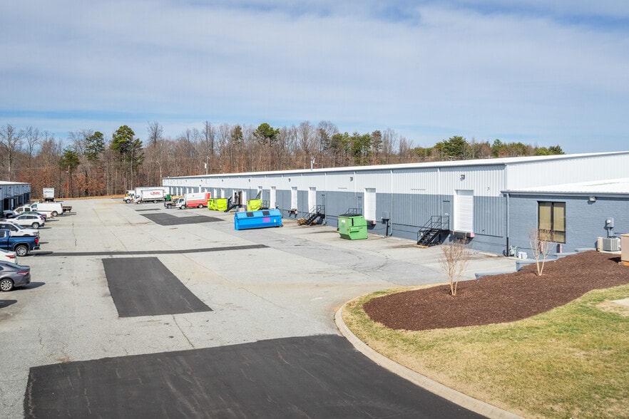 1349 S Park Dr, Kernersville, NC for lease - Building Photo - Image 2 of 4