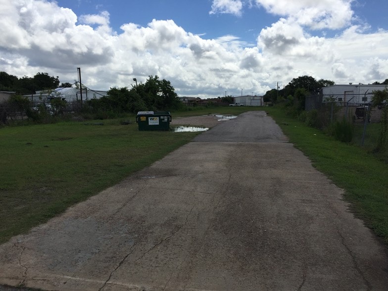 3325 S Main St, Pearland, TX for lease - Building Photo - Image 2 of 7