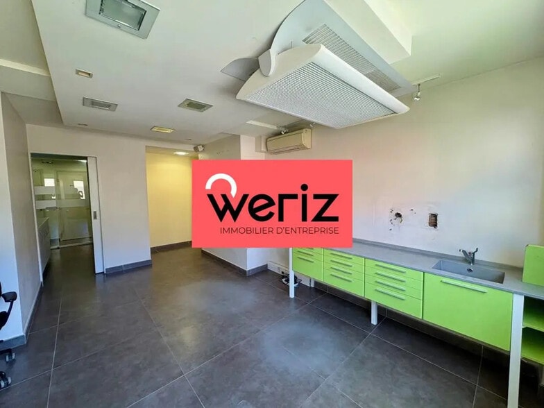 Office in Marseille for sale - Building Photo - Image 1 of 12