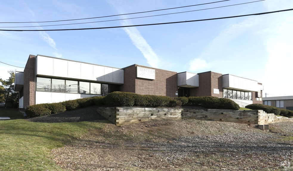 1330 Parkway Ave, Ewing, NJ for sale - Primary Photo - Image 3 of 21