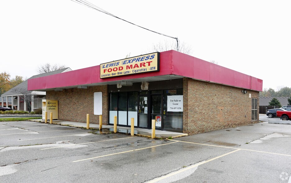 8020 Lewis Ave, Temperance, MI 48182