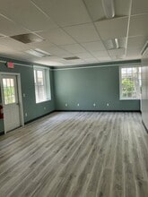 395 W Avon Rd, Avon, CT for lease Interior Photo- Image 1 of 7