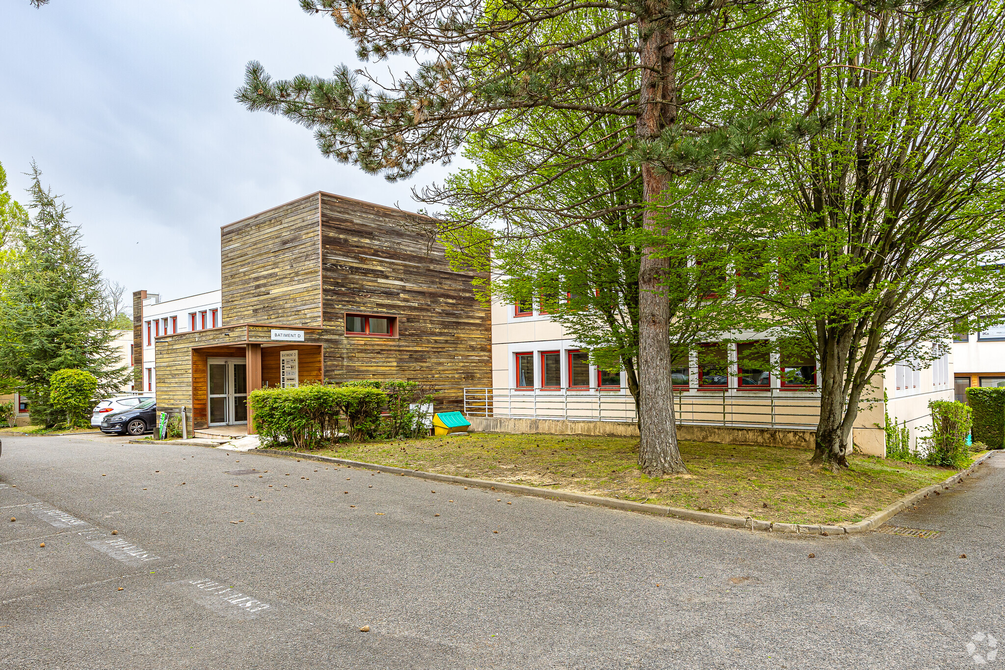 Office in Dardilly for lease Primary Photo- Image 1 of 3