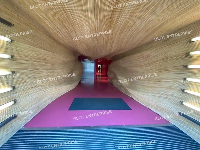 Office in Nantes for lease - Interior Photo - Image 2 of 7