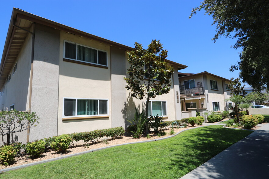 219-221 N San Gabriel Ave, Azusa, CA for sale - Building Photo - Image 3 of 6