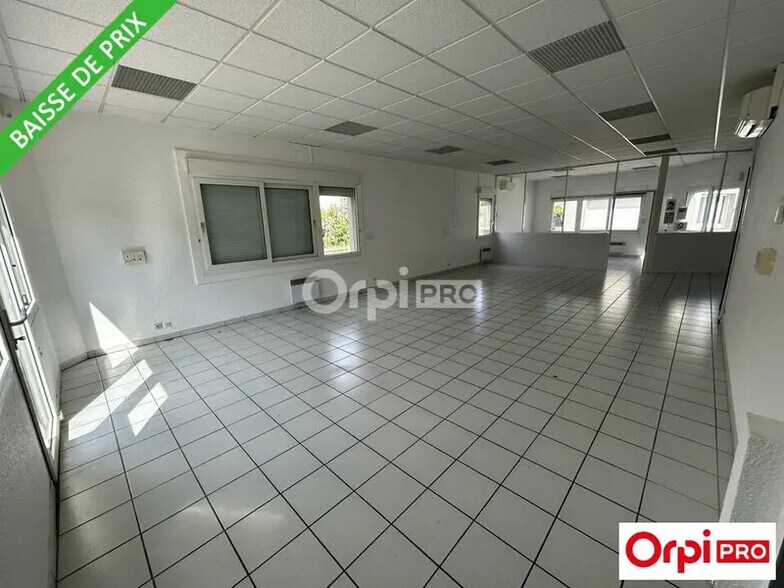 Office in Valence for lease - Interior Photo - Image 2 of 10