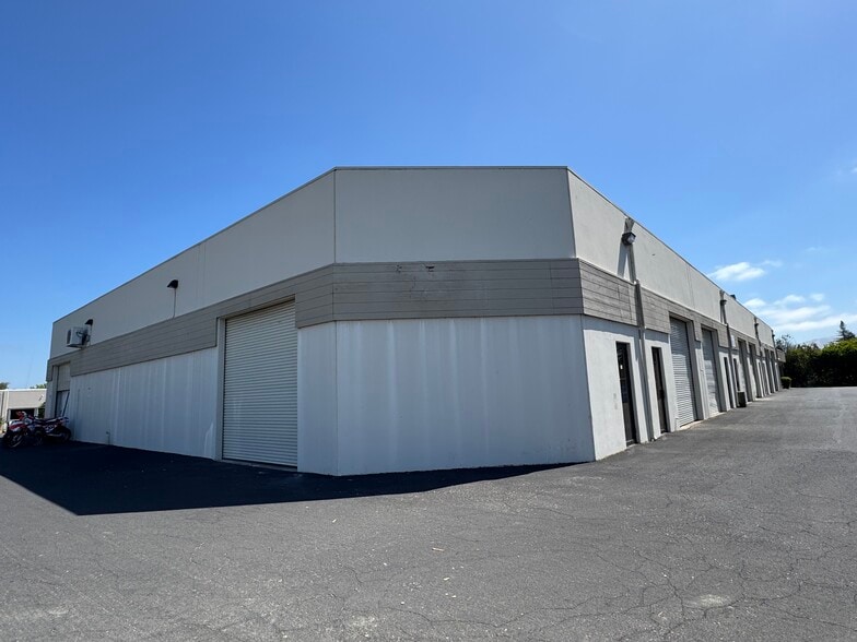 75 Executive Ave, Rohnert Park, CA for lease - Building Photo - Image 1 of 2