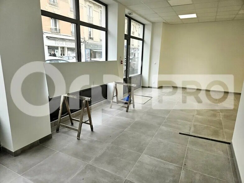 Retail in Soissons for lease - Interior Photo - Image 2 of 5
