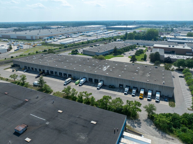 13106-13114 Waco Ct, Livonia, MI for lease - Aerial - Image 2 of 6