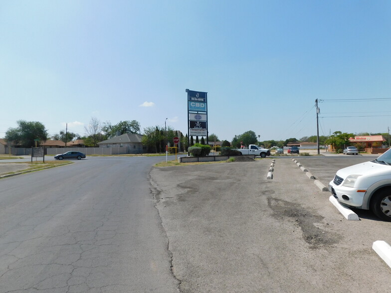 300-310 Margaret Ln, Del Rio, TX for lease - Building Photo - Image 3 of 10