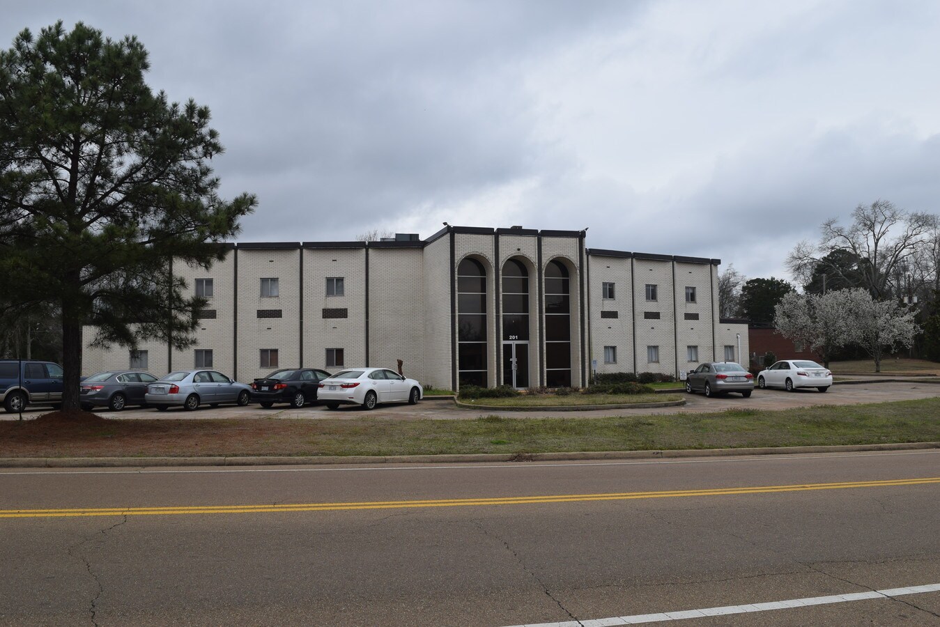 201 N College St, Brandon, MS 39042