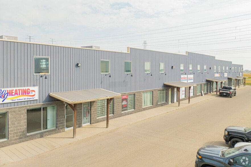 10 Wrangler Pl SE, Rocky View No 44, AB for sale - Primary Photo - Image 1 of 1