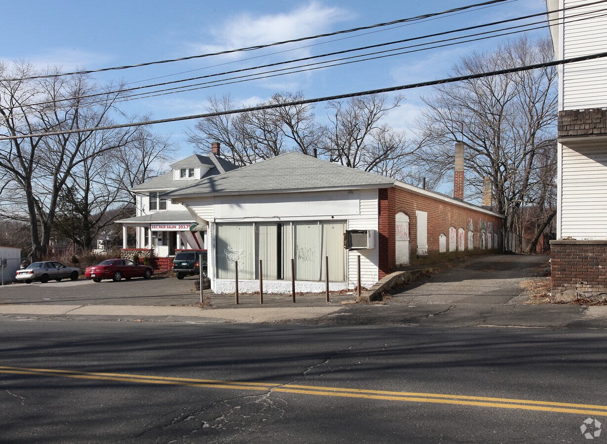 305 Meriden Rd, Waterbury, CT 06705