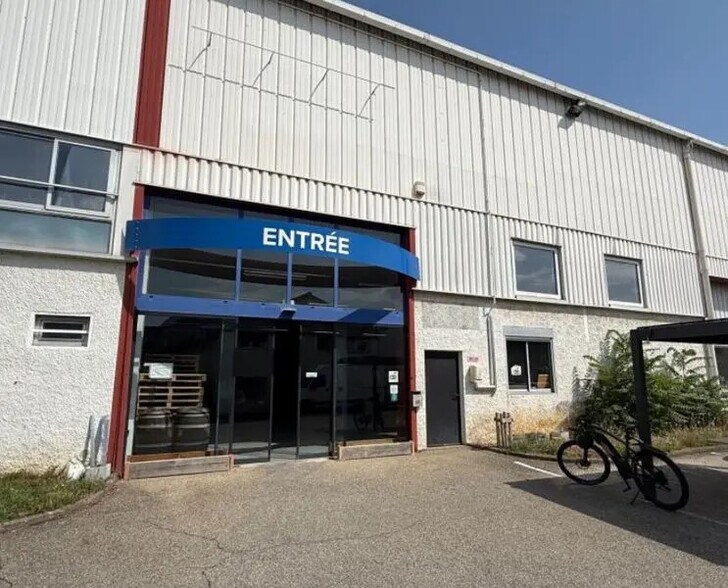 Office in Lyon for lease - Building Photo - Image 3 of 9