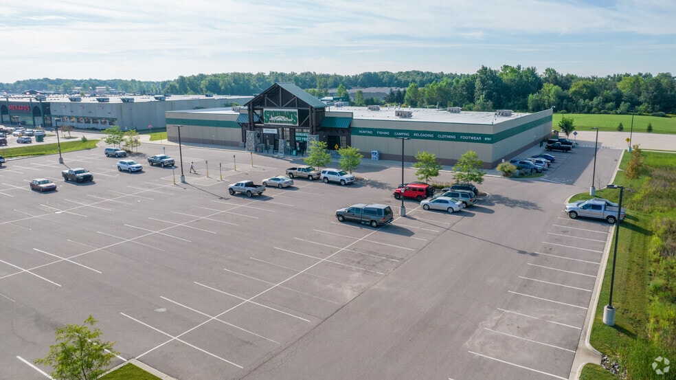 8757 Delta Market Dr, Lansing, MI for lease - Building Photo - Image 1 of 4