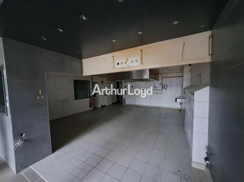 Retail in Reims for lease - Interior Photo - Image 3 of 4