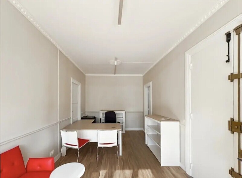 Office in Paris for lease - Building Photo - Image 2 of 7