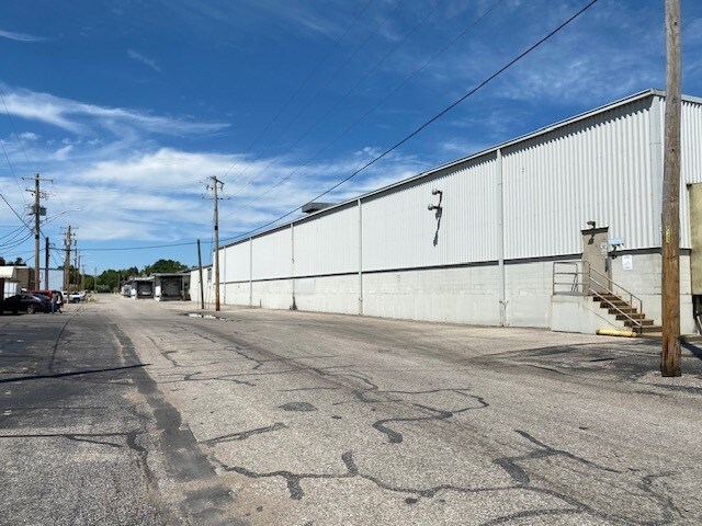 955 E Diamond Ave, Evansville, IN for lease - Building Photo - Image 2 of 21