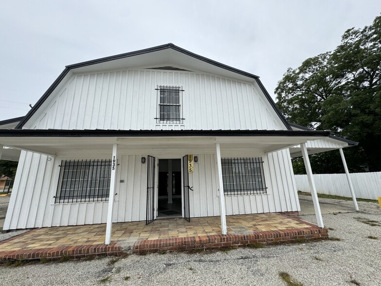 1935 Gillespie St, Fayetteville, NC for sale - Building Photo - Image 1 of 16