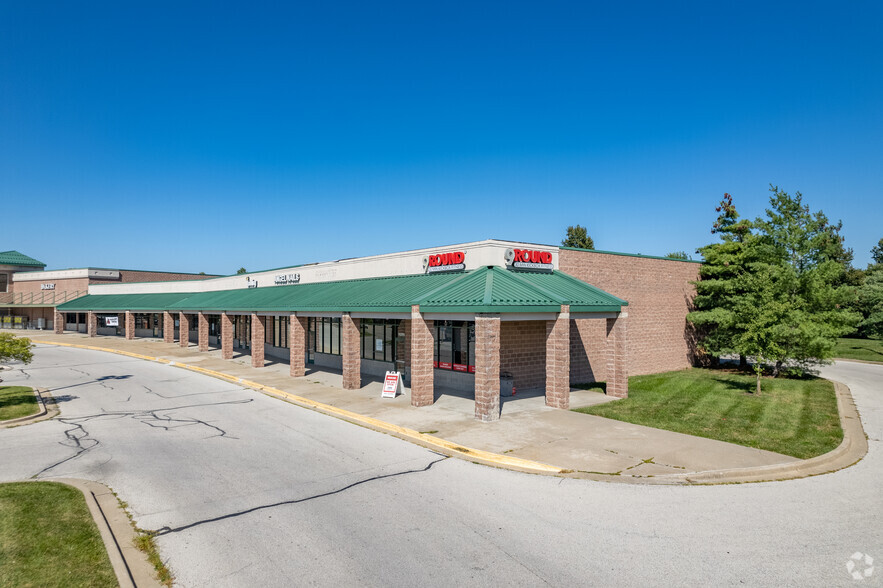 10203-10241 N Oak Tfwy, Kansas City, MO for lease - Building Photo - Image 1 of 4